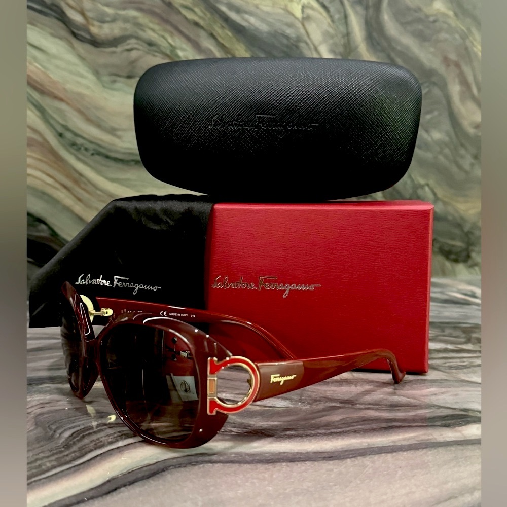 FERRAGAMO Gancini Sunglasses NIB Burgundy Dark Red & Gold Made in Italy - Picture 5 of 16